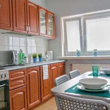 Krakowskie Przedmiescie 26/2 *