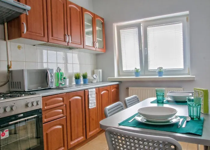 Krakowskie Przedmiescie 26/2 *